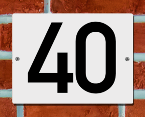 Huisnummerbord Wit - Nummer 40 - 15 x 12 cm - incl. bevestiging