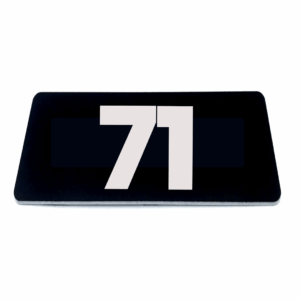 Nummerplaatje 71 - 80 x 50 x 1,6 mm - Zwart/wit - incl. 3M-tape