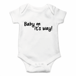 Rompertje met Tekst - Baby on it's way Zwangerschaps aankondiging - Coming Soon Rompertje - Wit/Zwart